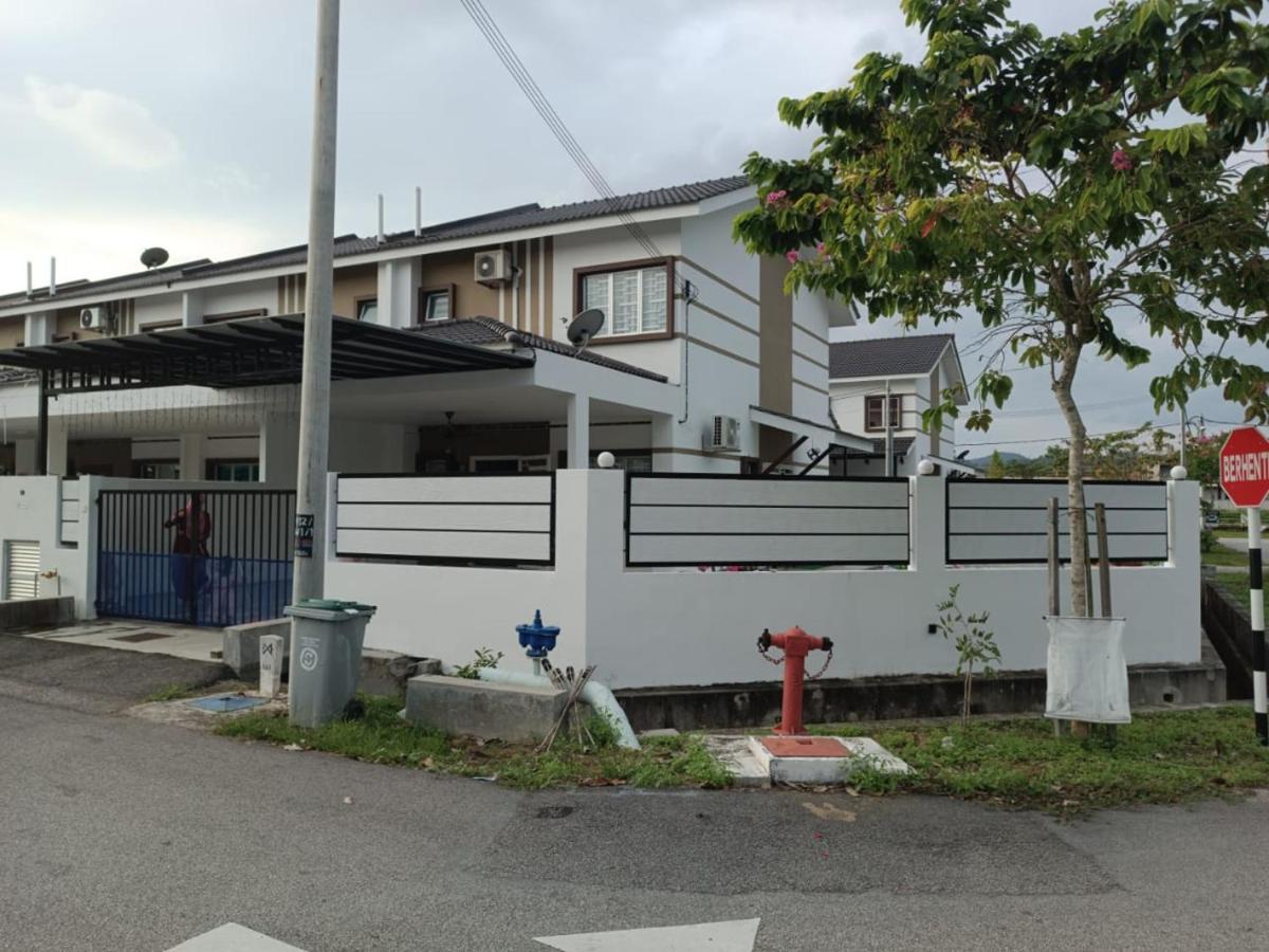 In Homestay Corner Batu Pahat Kültér fotó