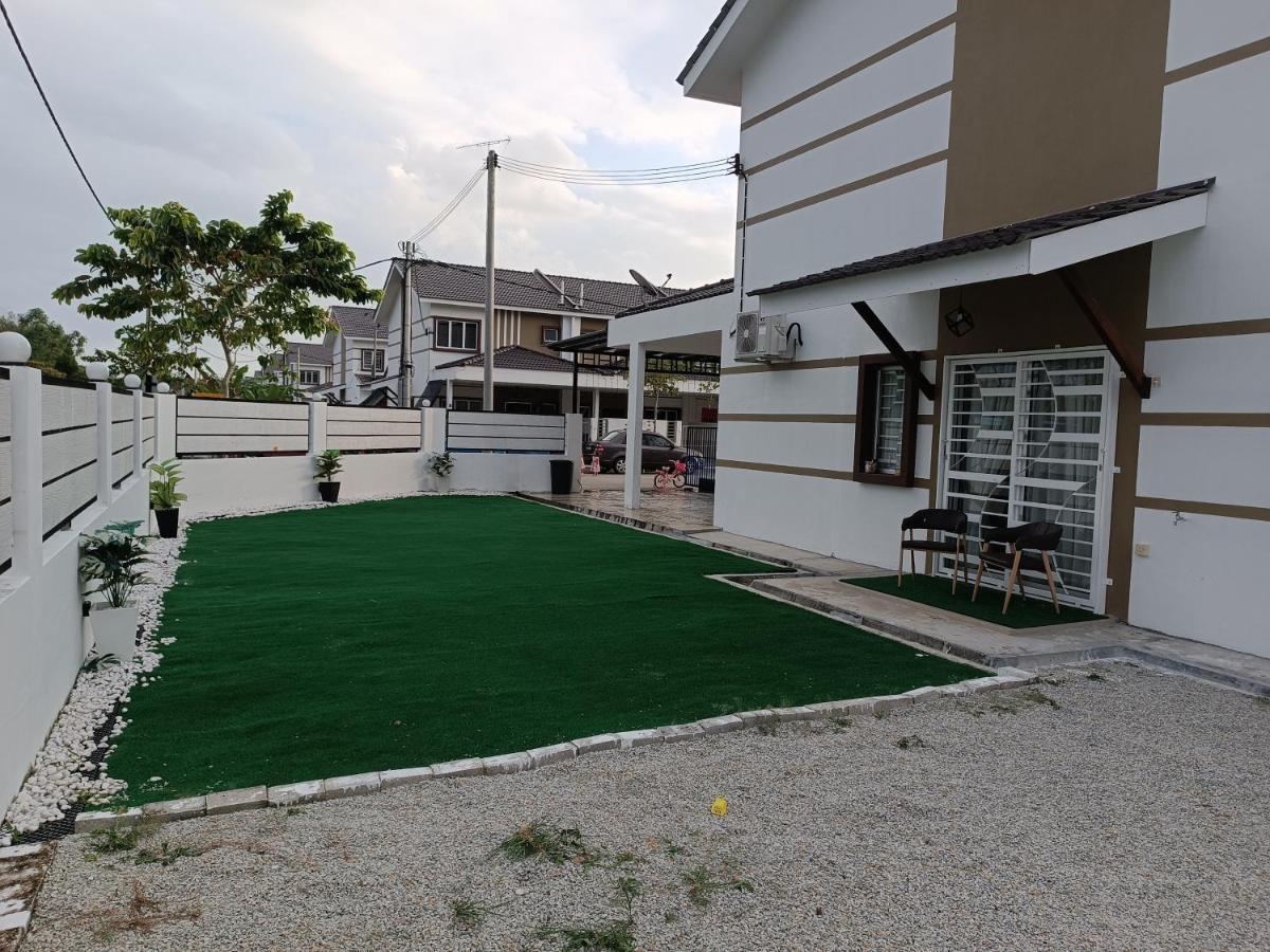 In Homestay Corner Batu Pahat Kültér fotó